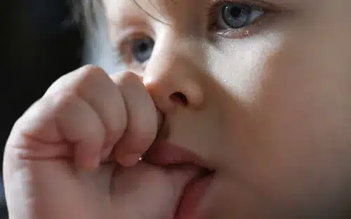 toddler sucking thumb