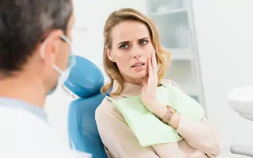 woman toothpain at dentist